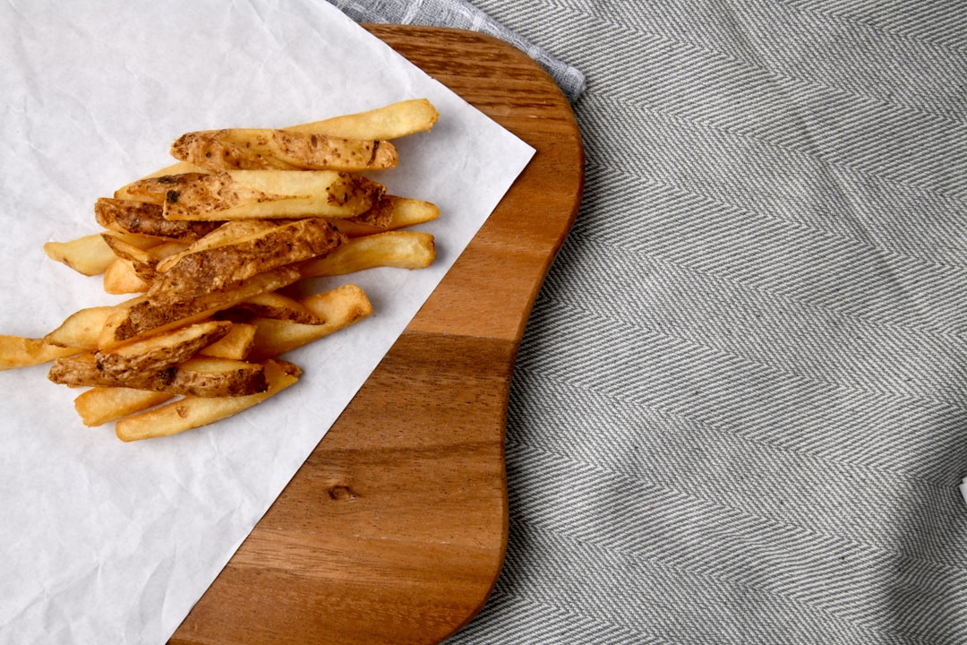 Domowe chipsy? Zobacz, jak działa suszenie ziemniaków w piekarniku!