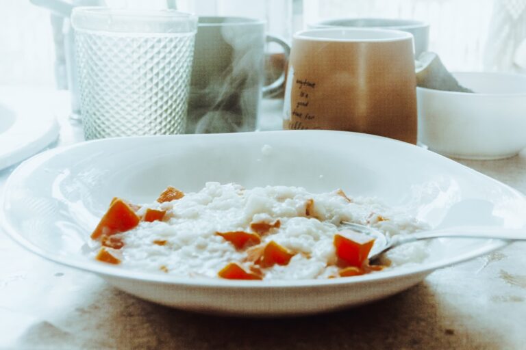 Szakszuka – pomysł na idealne śniadanie. Jak ją przygotować krok po kroku?